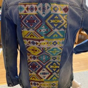 NWT Medium‎ Wash Aztec Design 26” length sz small